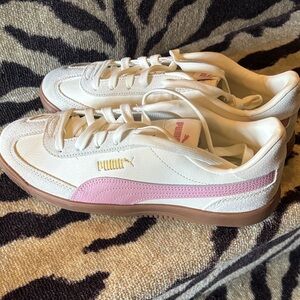 Puma Women's Cream and Pink Sneakers
